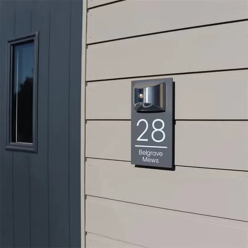Targa da porta solare personalizzata: eleganza e visibilità 